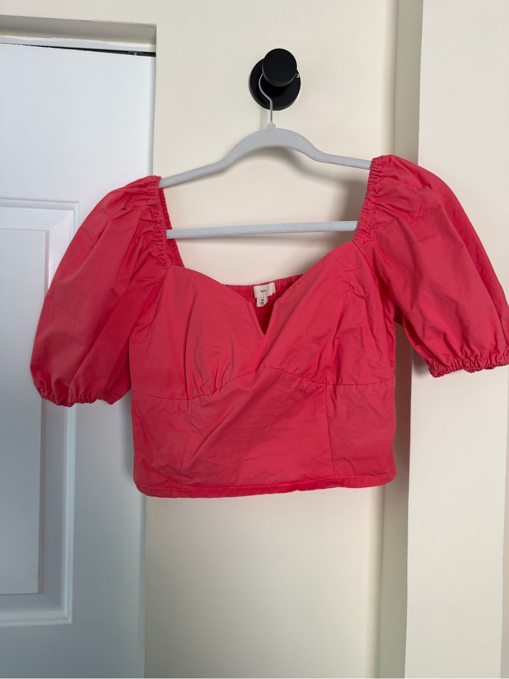 Puff-Sleeve Cropped Top in Coral Pink